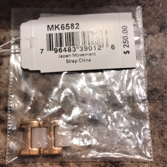 SOLD ON OFFER UP~Authentic and Beautiful Michael Kors Watch - Picture 3 of 7